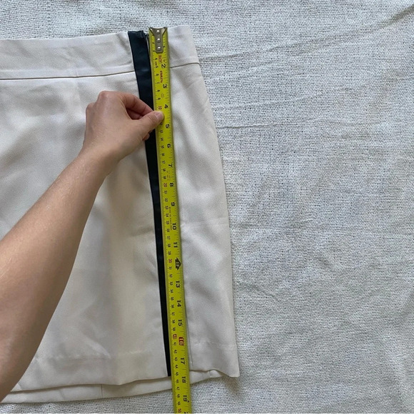 BANANA Republic  Cream and Black Mini Skirt Size 2 - Picture 4 of 11